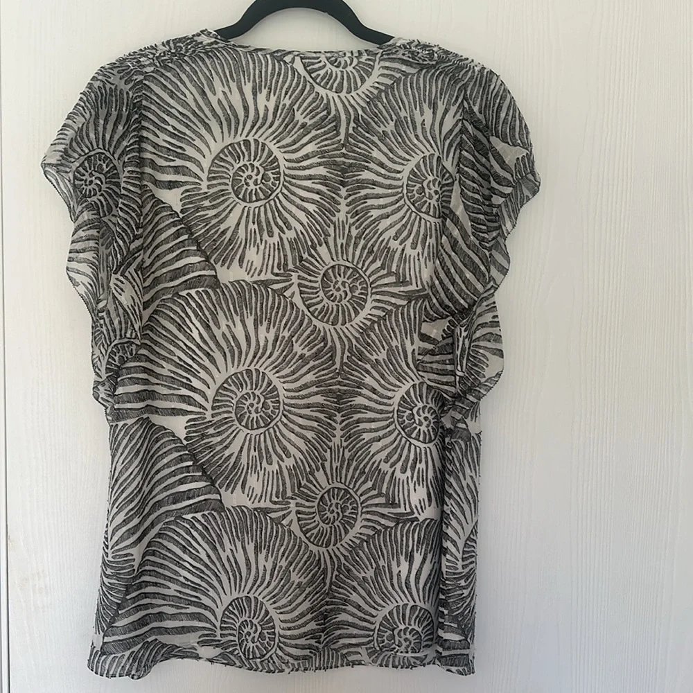 White House Black Market black & White Blouse - Picture 5 of 7